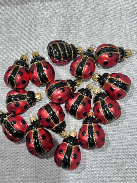 BOMBKA BIEDRONECZKA-BIEDRONKA W KROPKI MINI WYS.3 CM