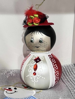 Bombka szklana – Elegancka dama w czerwonym kapeluszu