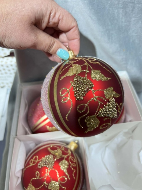 BOMBKI CZERWONE Z WINOGRONAMI 12 CM