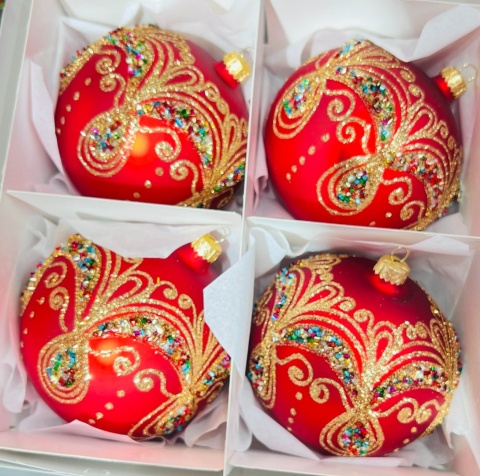 BOMBKI CZERWONE Z KOLOROWĄ POSYPKĄ WIELKOŚĆ 12 CM