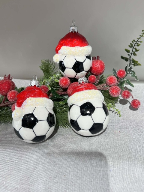 BOMBKA PIŁKA W CZAPCE MIKOŁAJA WYS.8CM