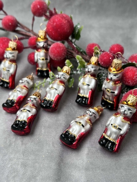 KOT W BUTACH BOMBKA MINIS 4 CM