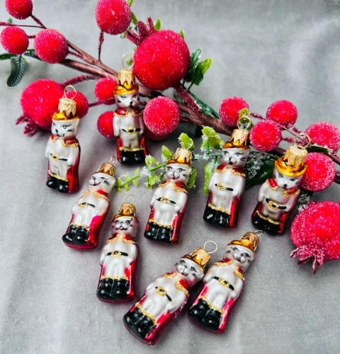 KOT W BUTACH BOMBKA MINIS 4 CM