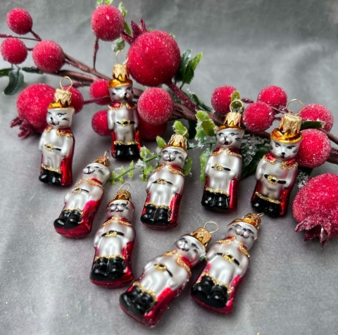 KOT W BUTACH BOMBKA MINIS 4 CM