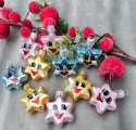 GWIAZDKI KOLOROWE WYS.3CM