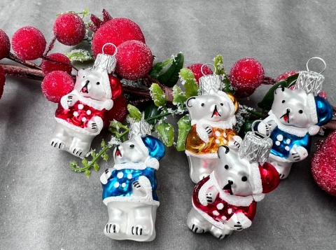 MIŚ W CZAPCE MIKOŁAJA BOMBKA WYS.4 CM