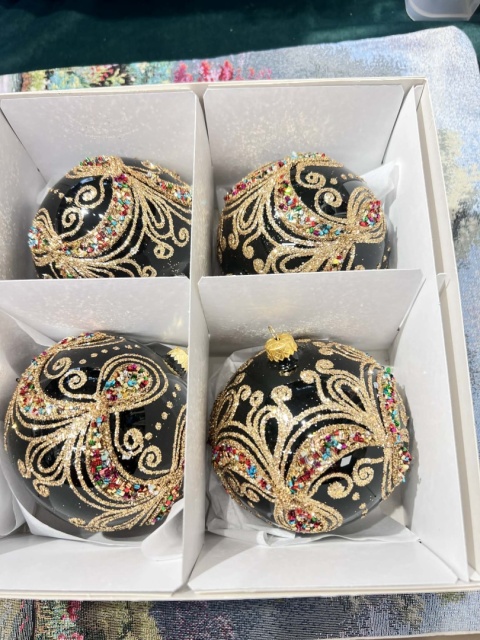 BOMBKI CZARNE Z KOLOROWĄ POSYPKĄ WIELKOŚĆ 10 CM.