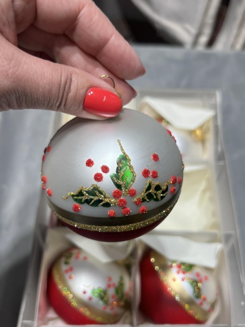 BOMBKI Z JARZĘBINĄ WIELKOŚĆ 8CM.