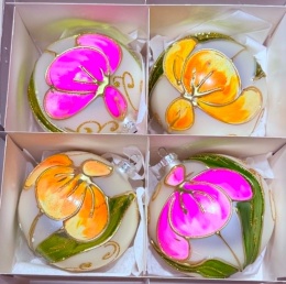 BOMBKI Z MOTYWEM MAGNOLII WIELKOŚĆ 12 CM